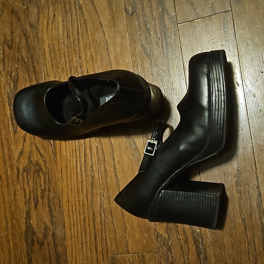 Taunt Black Heels